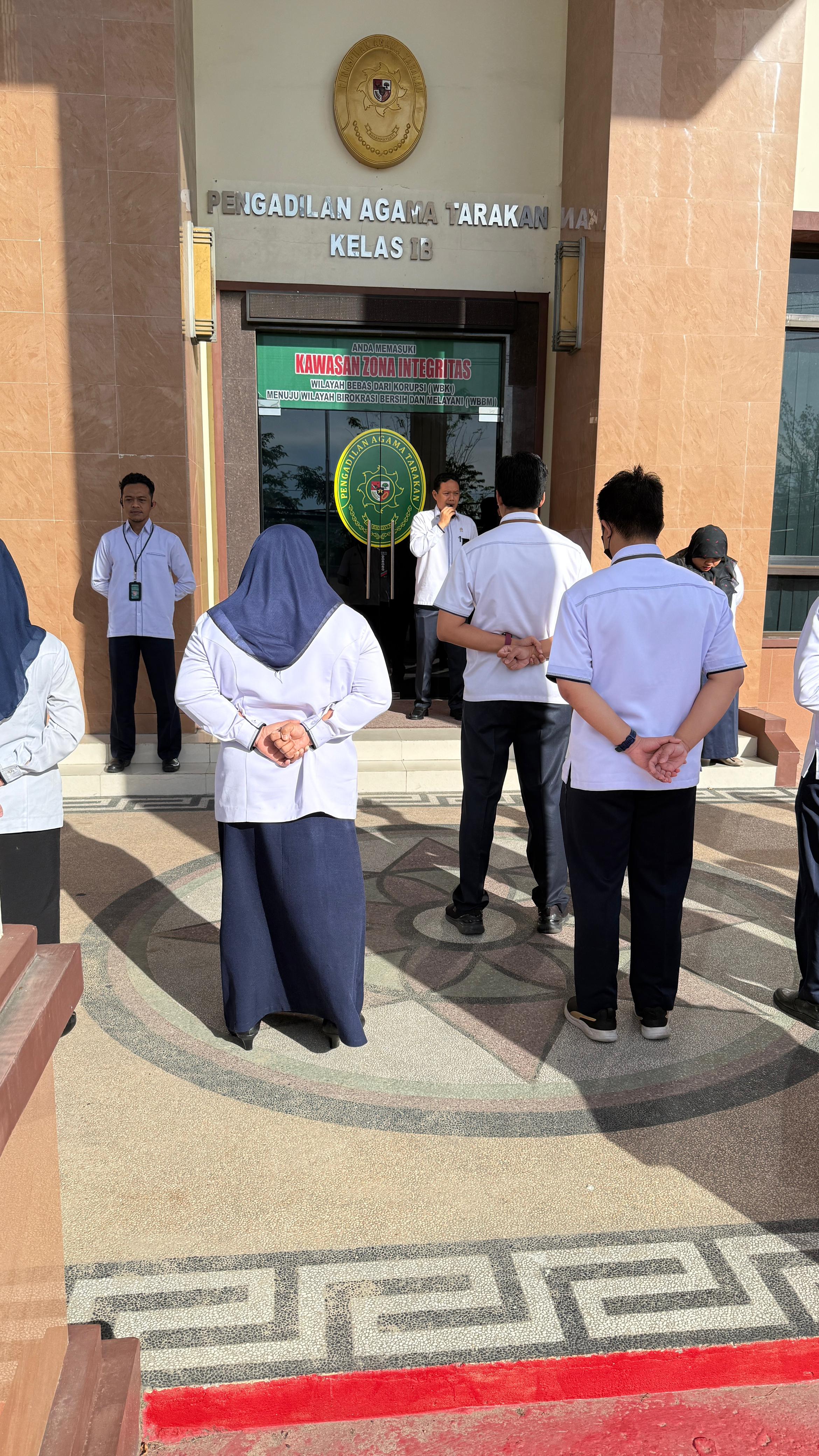 Apel Senin Pagi 01 Desember 2025