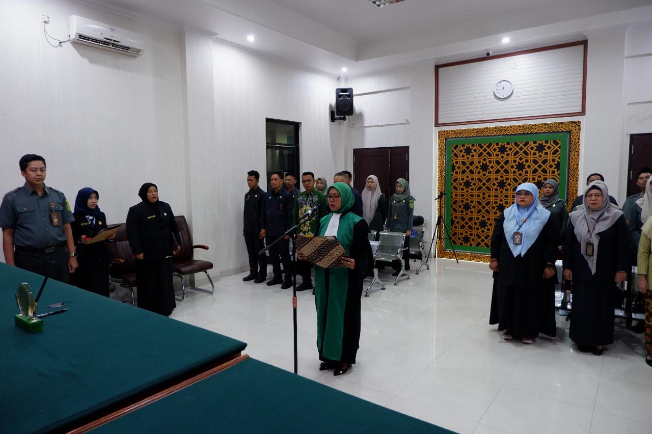 Pelantikan dan Pengambilan Sumpah Jabatan Hakim